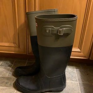 Hunter Boots: Women’s size 10. Black and Green